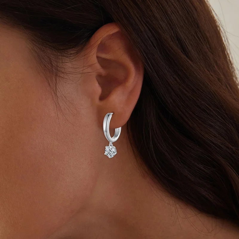 (afbeelding voor) Pandora-stijl 0,5 karaat Moissanite oorbellen met hangers (Twee certificaten) - - Bekijken 5