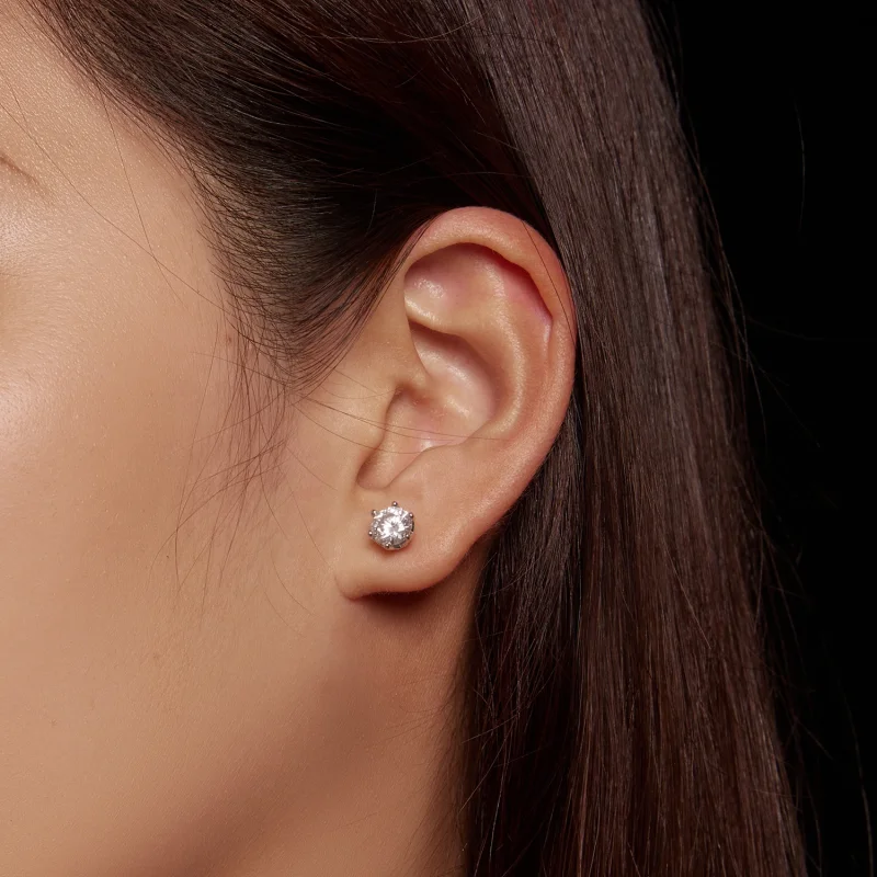 (afbeelding voor) Pandora-stijl Oorknopjes met een Moissanite Steen van één karaat en vier klauwen - Bekijken 7