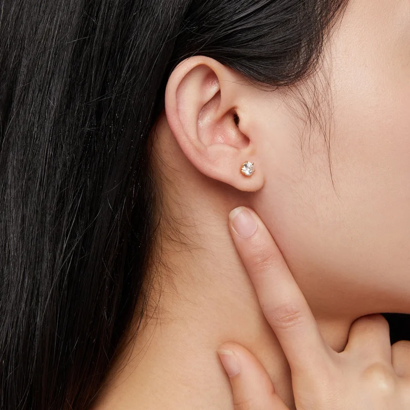 (afbeelding voor) Pandora-stijl vergulde oorbellen met 0,5 karaat zespuntige Moissanite-stenen - M - Bekijken 6