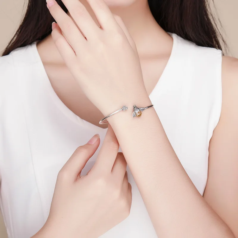 (afbeelding voor) Pandora Style Verhaal van de bij Open Bangle - SCB104 - Bekijken 3