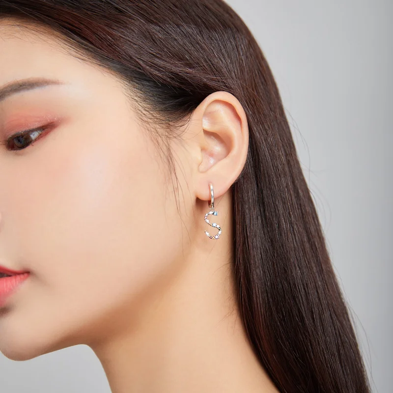 (afbeelding voor) Pandora Style Kleurrijke Letter S Oorhangers - SCE1032 - Bekijken 6