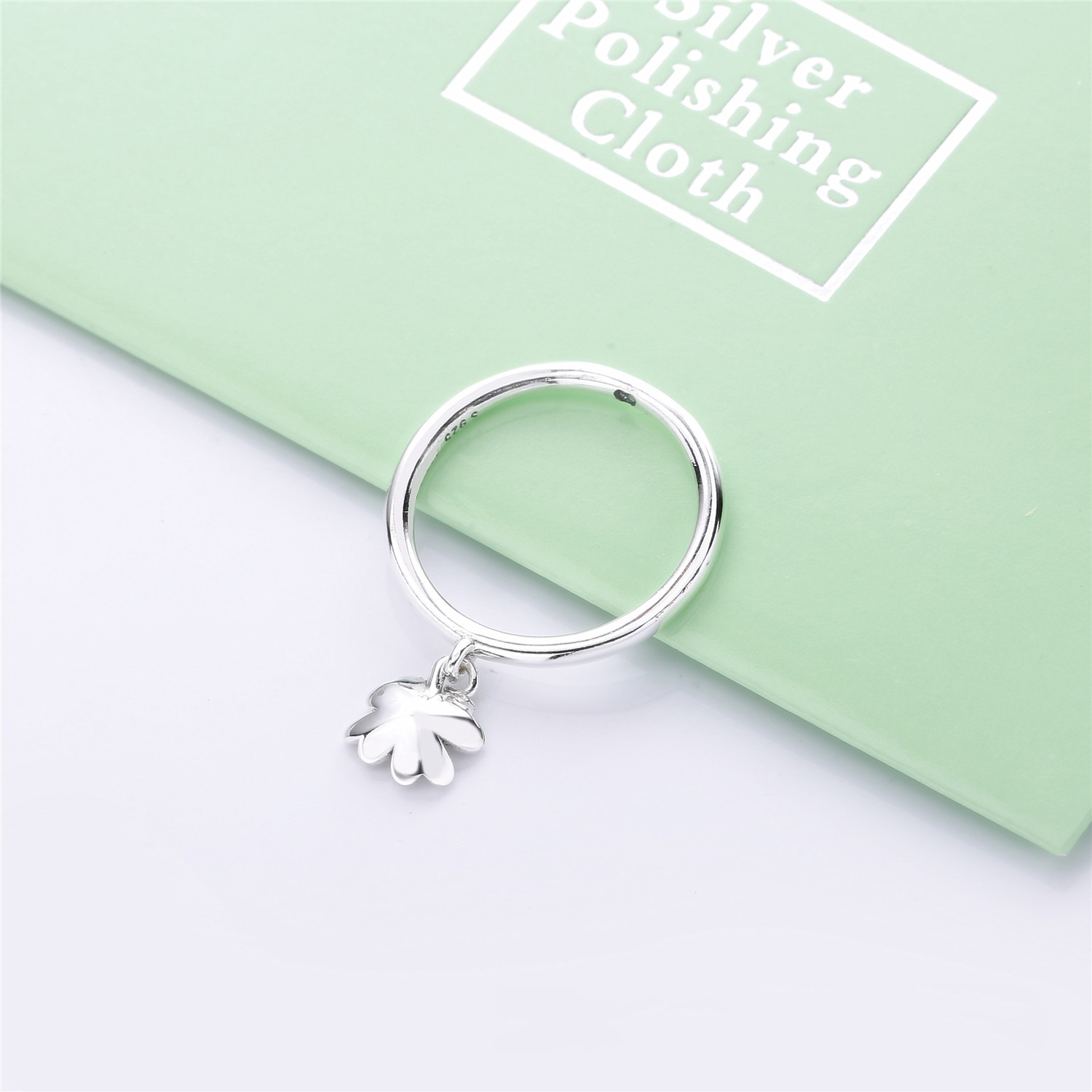 Pandora Zilveren Bungelende Klaver Ring 197938