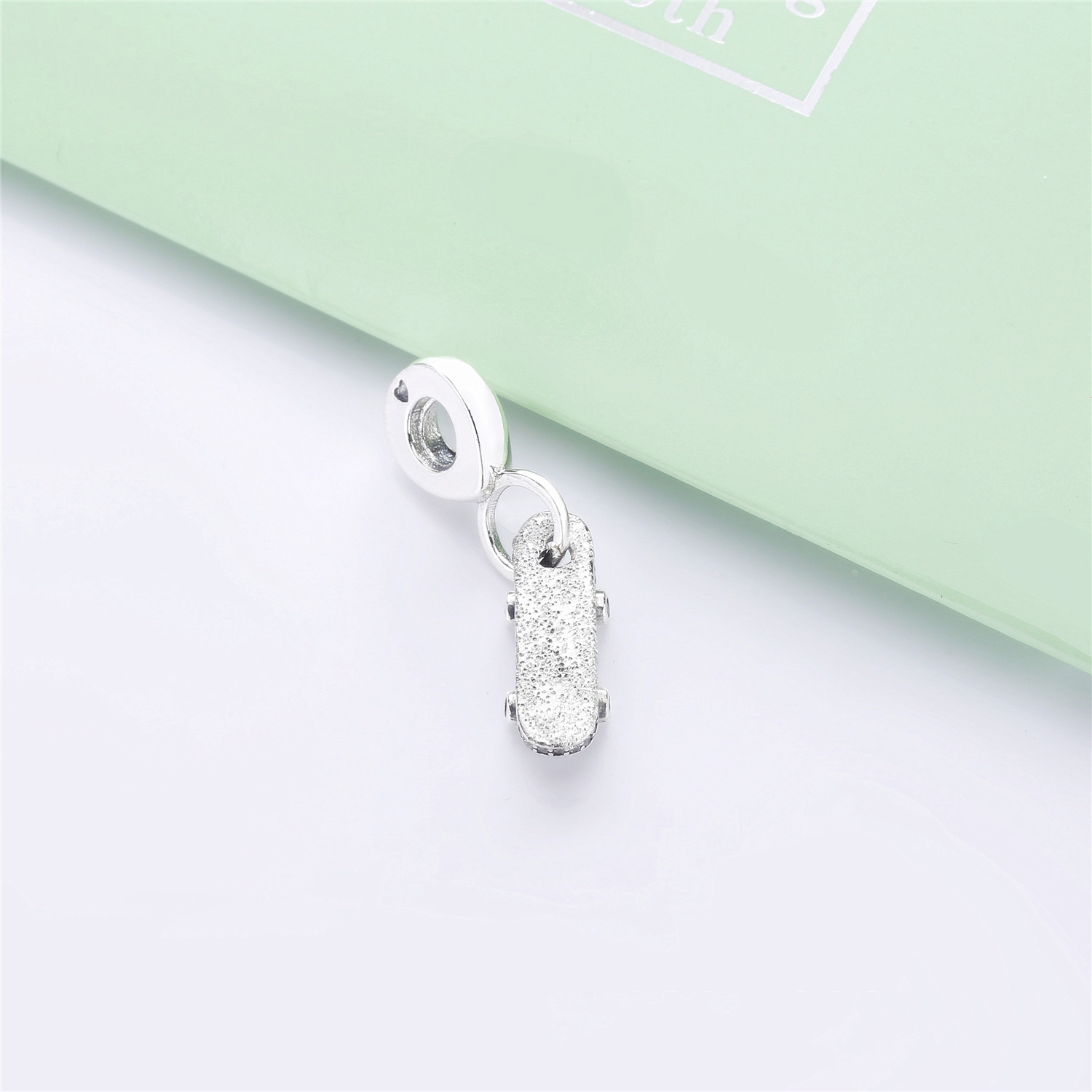 Pandora Zilveren Wees Een Gratis Skateboard Hangende Bedel 797206CZ