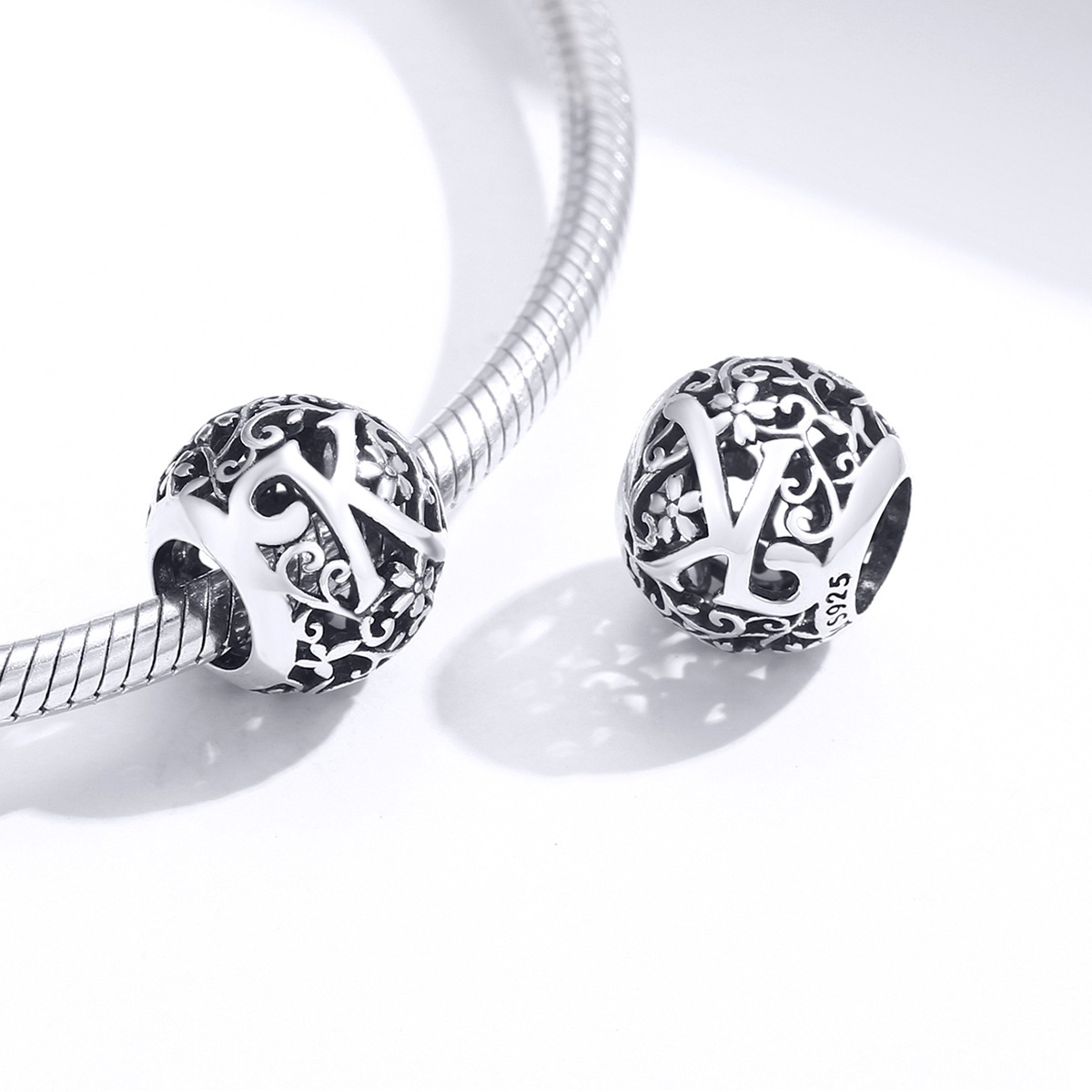 Pandora Style Opengewerkte bloemenletter K Bedel - SCC1444-K
