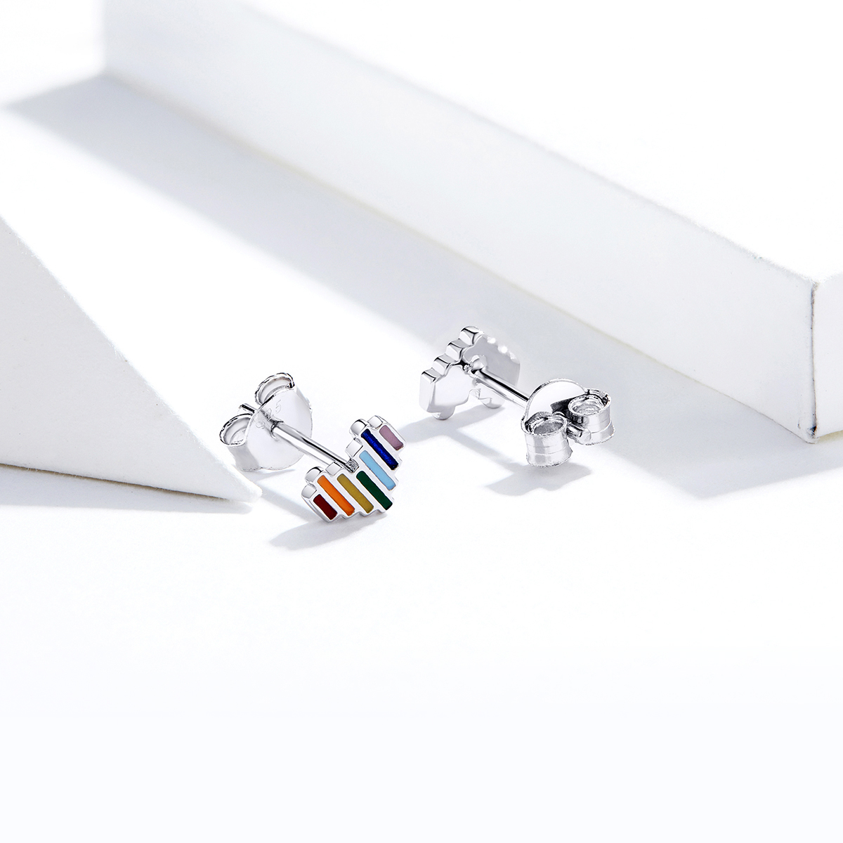 Pandora Style Regenboog Hart Oorknopjes - SCE787