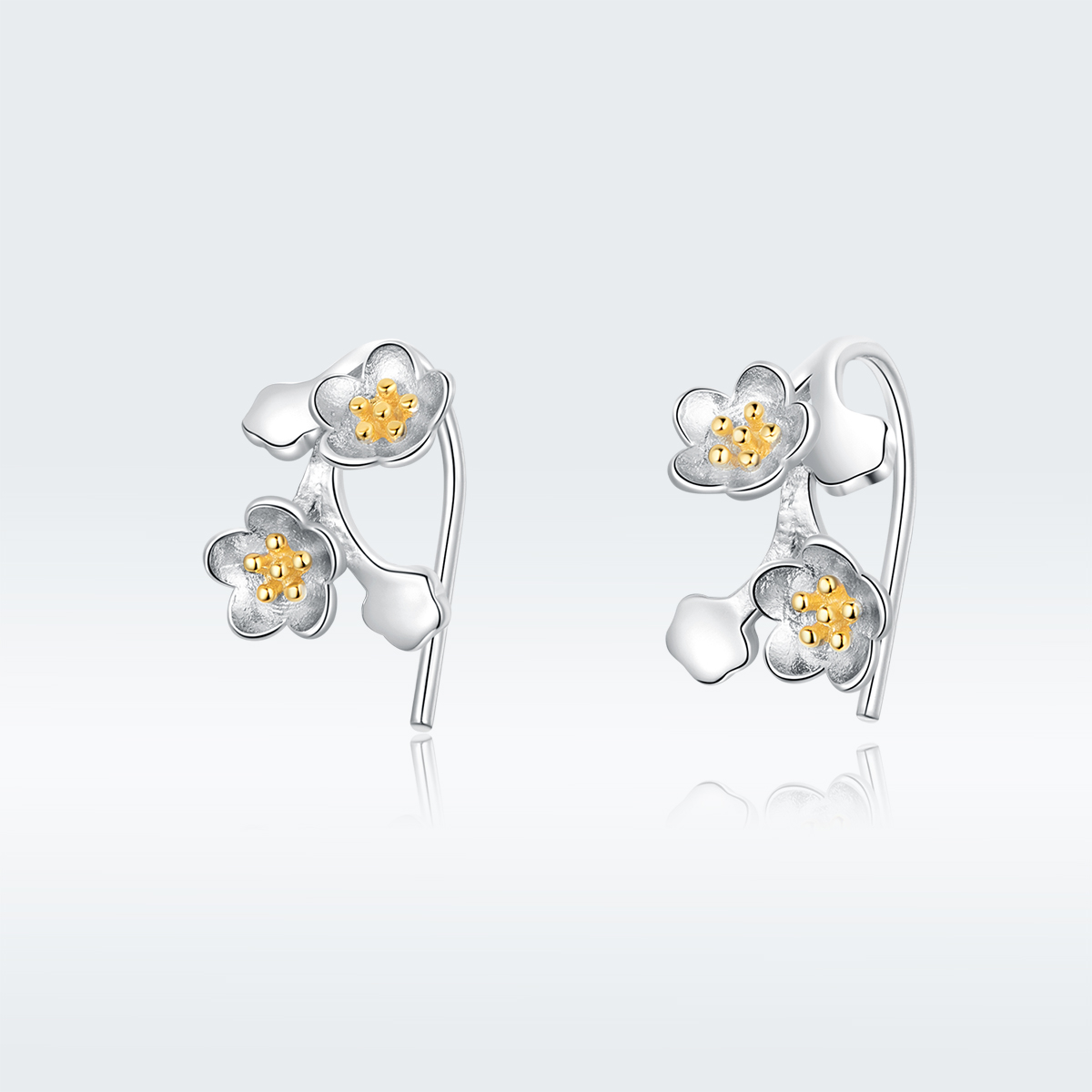 Pandora Style Tweekleurige Sakura Oorknopjes - SCE778 Pandora Style Tweekleurige Sakura Oorknopjes - SCE778