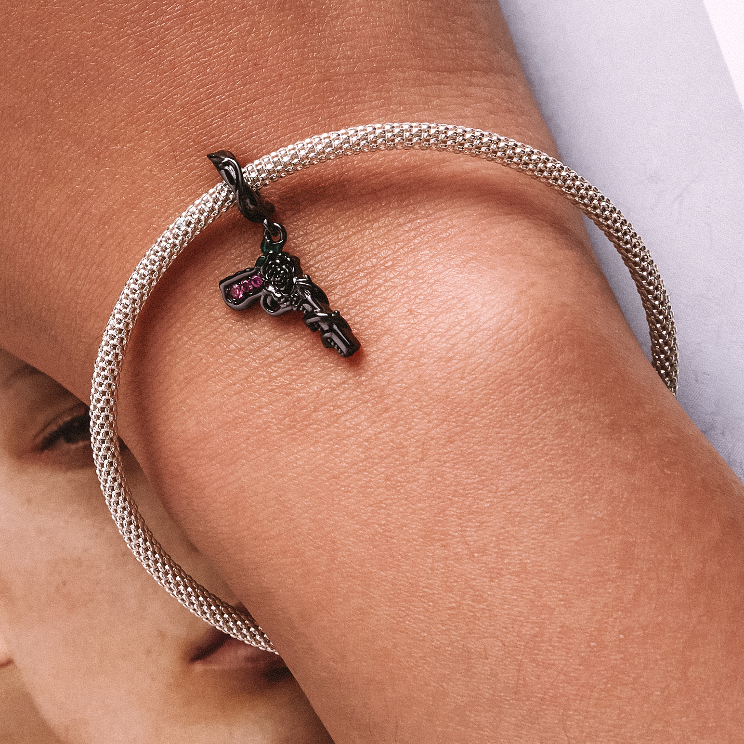 Pandora Style Rose Pistool Hangende Bedel - SCC2241