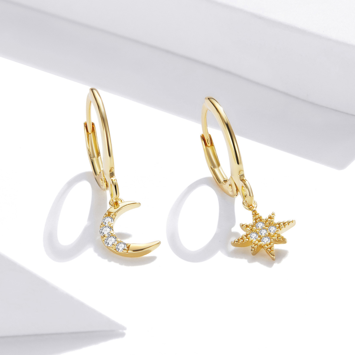 Pandora Style Gouden Maan Oorbellen - SCE1267