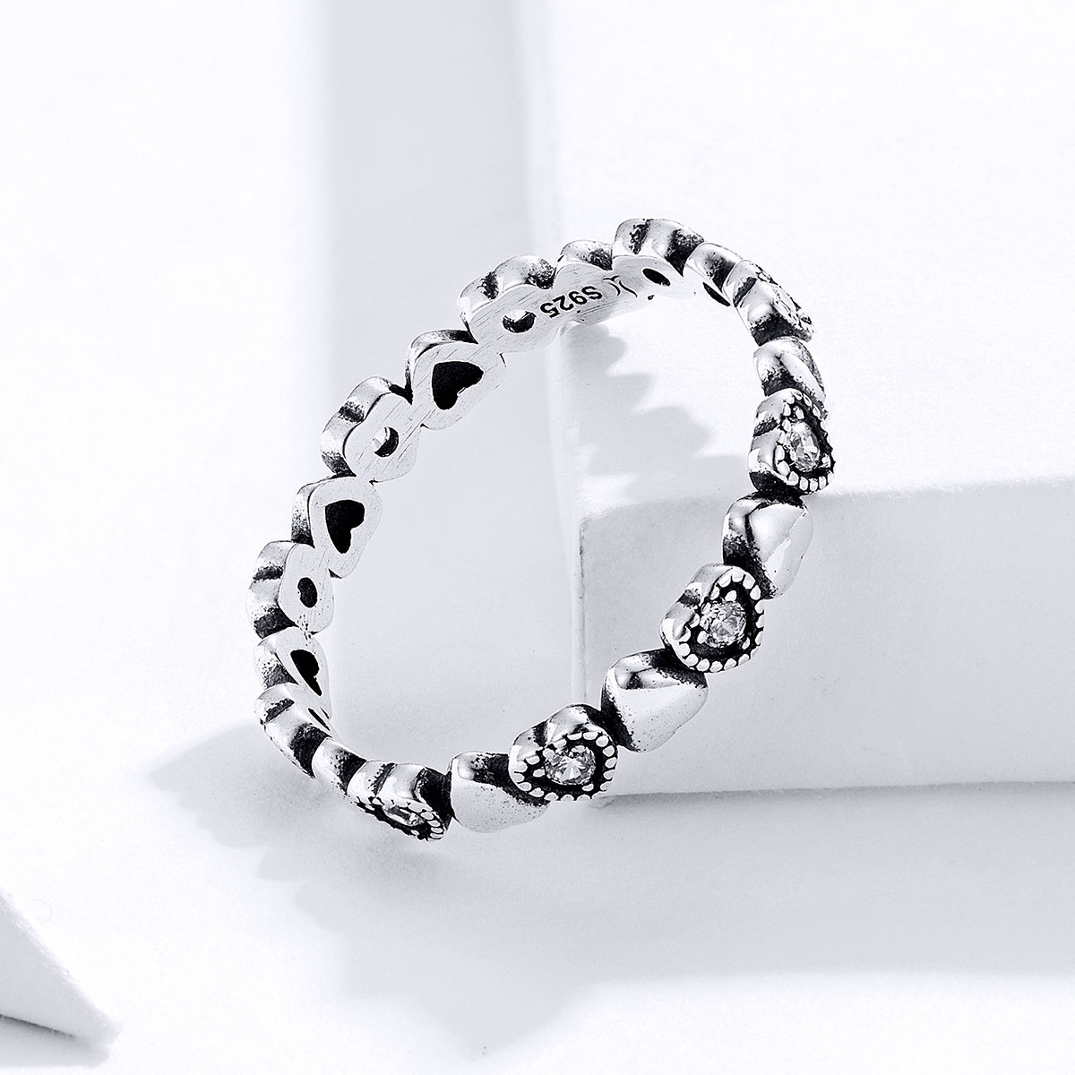 Pandora Style Gekruiste harten Ring - SCR140-WH