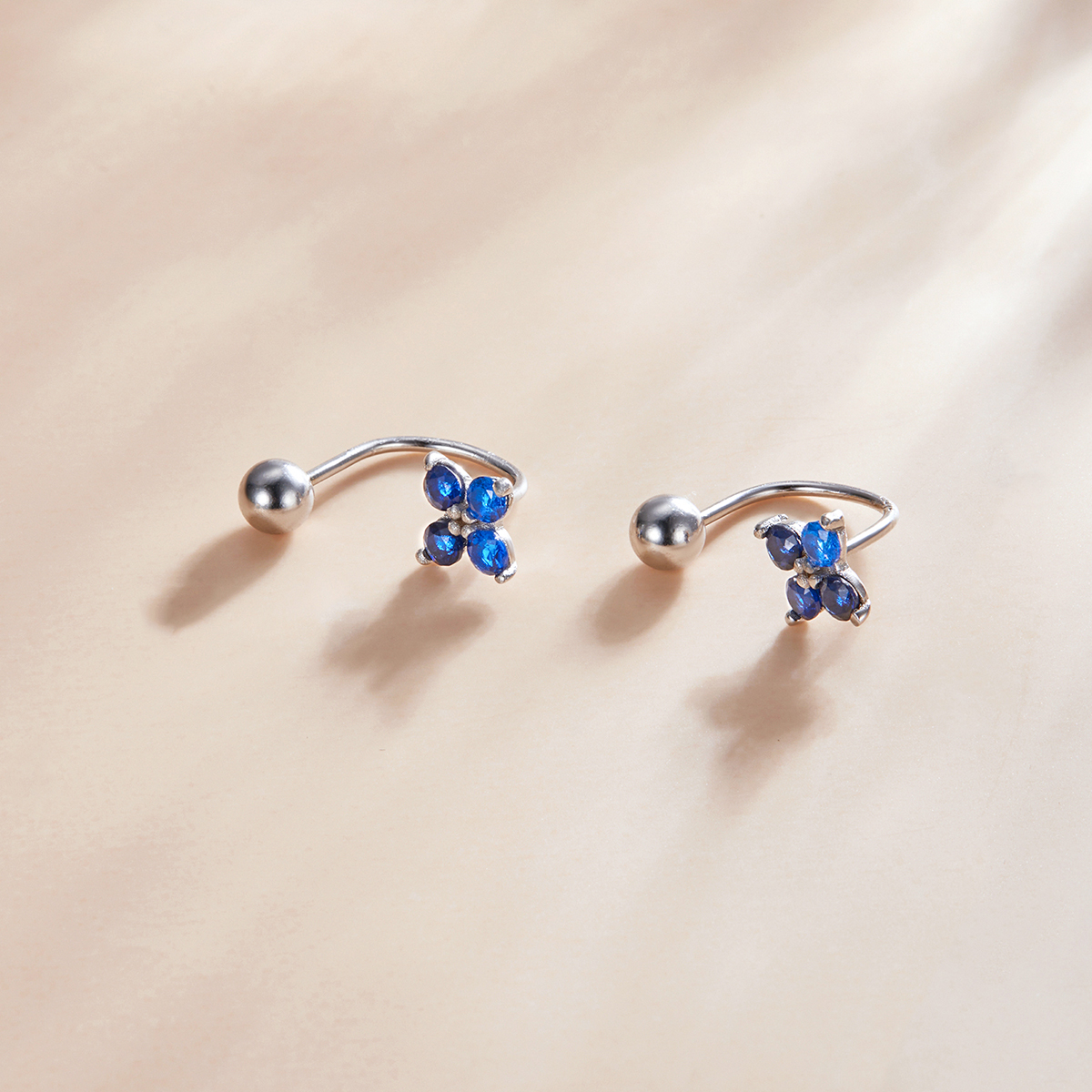 Pandora Style Vierbladige Bloem Oorknopjes - SCE1177-A