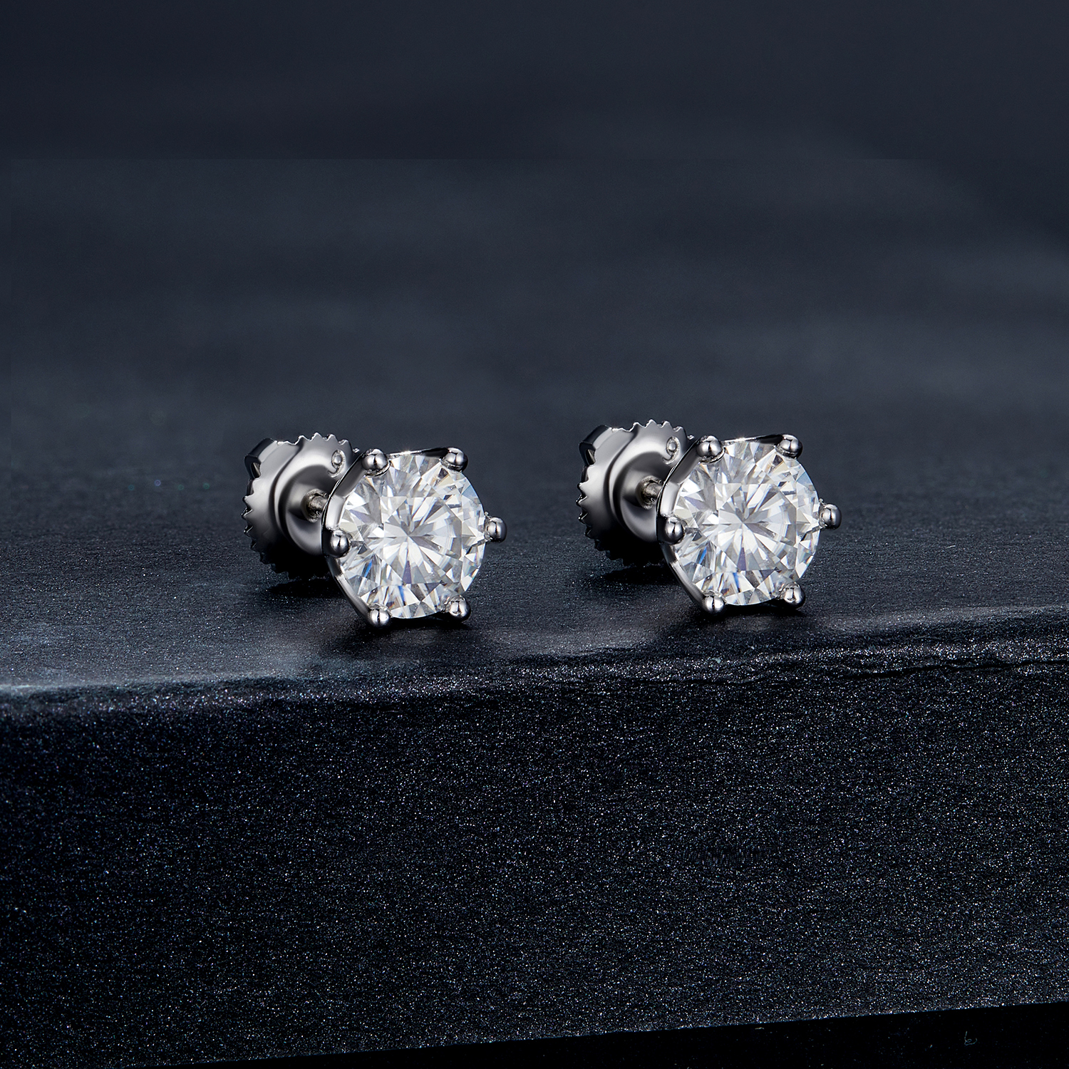 Pandora-stijl Oorknopjes met een Moissanite Steen van één karaat en vier klauwen - MSE004-L