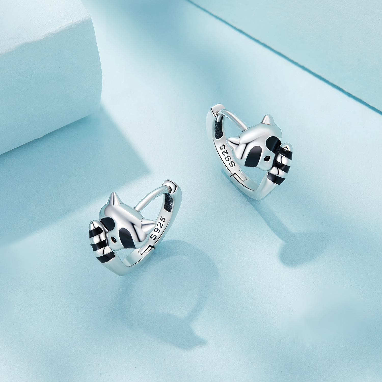 Pandora-stijl Wasbeer Hoops Oorbellen - SCE1603