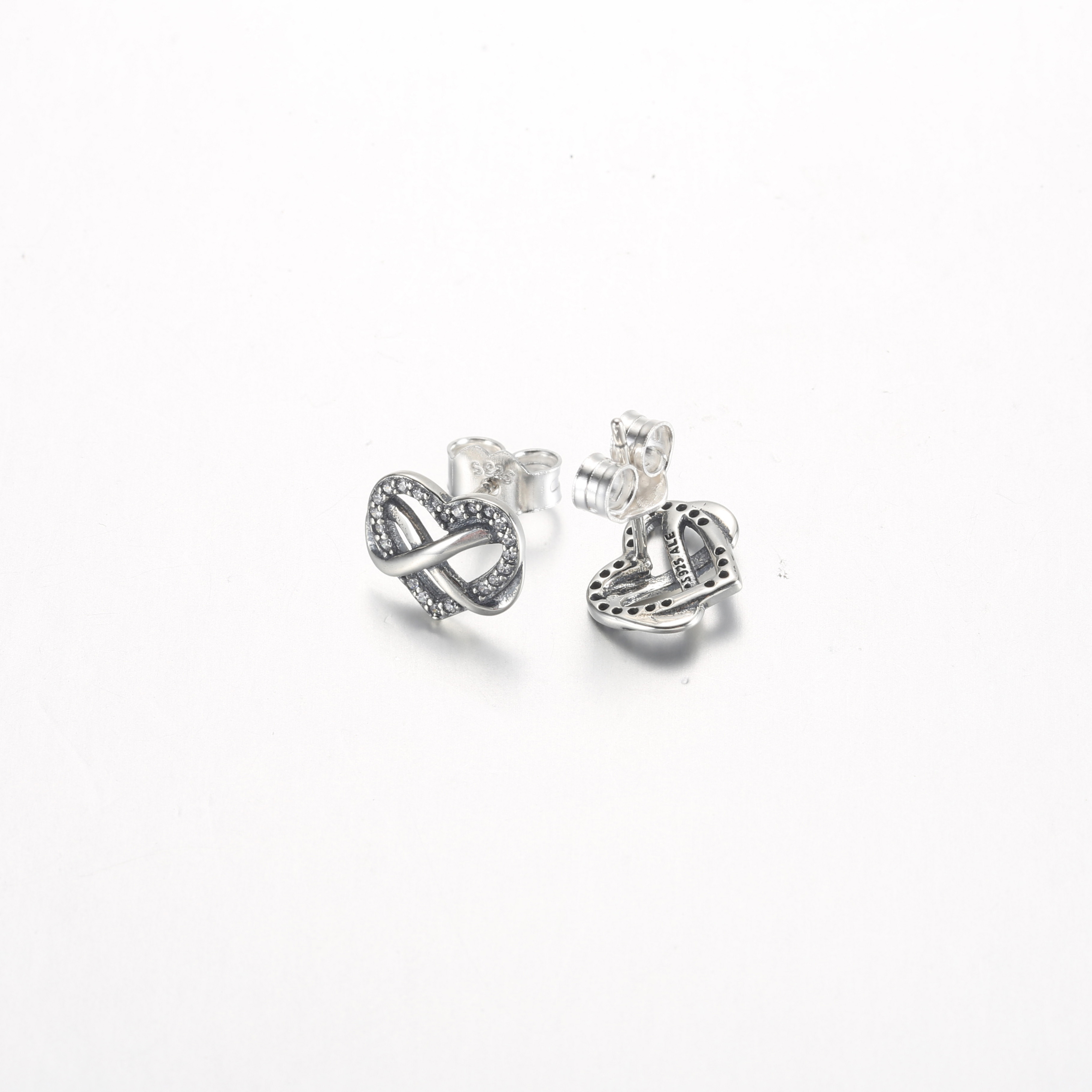 Pandora Sprankelende Infinity Hart Oorbelstekers - 292667C01