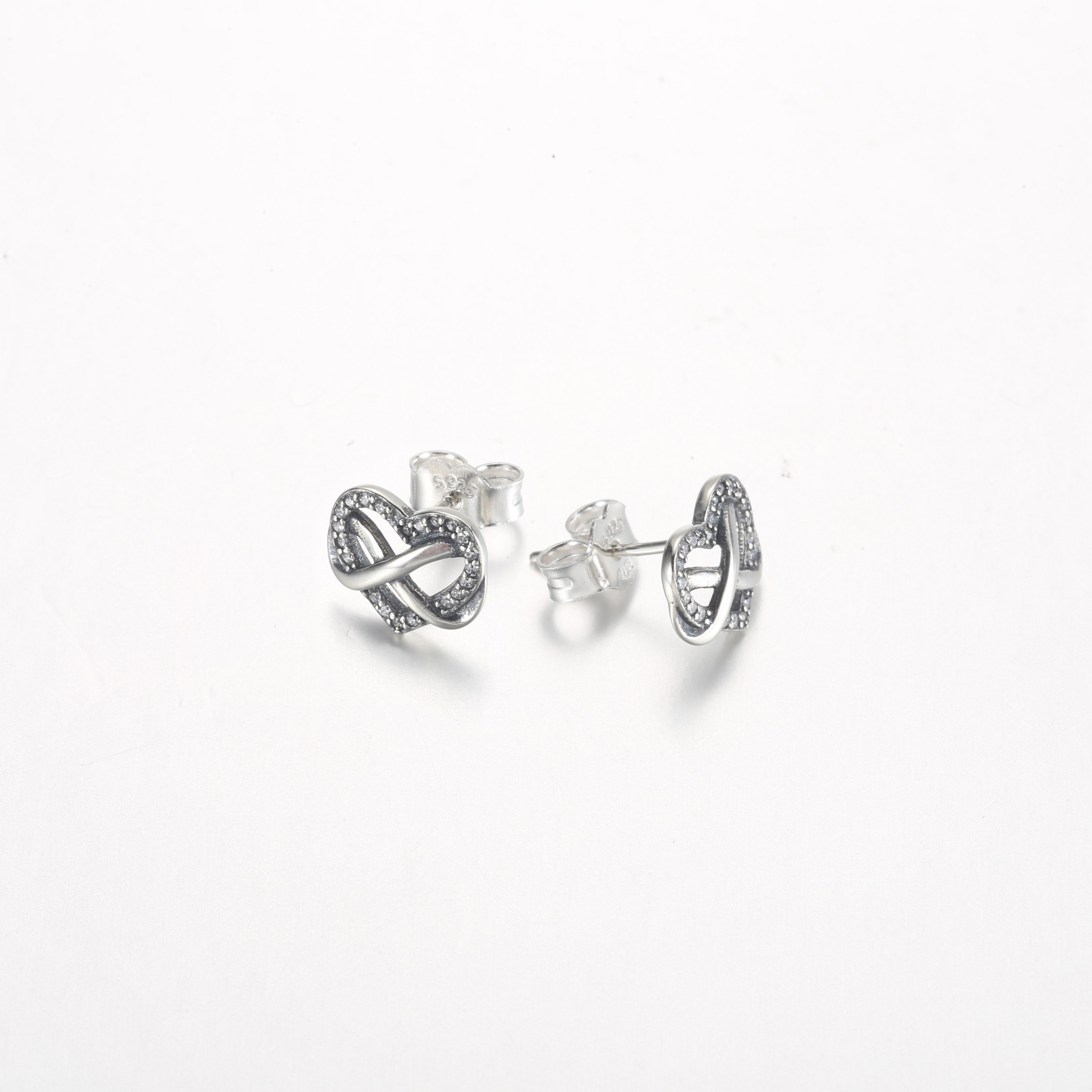 Pandora Sprankelende Infinity Hart Oorbelstekers - 292667C01