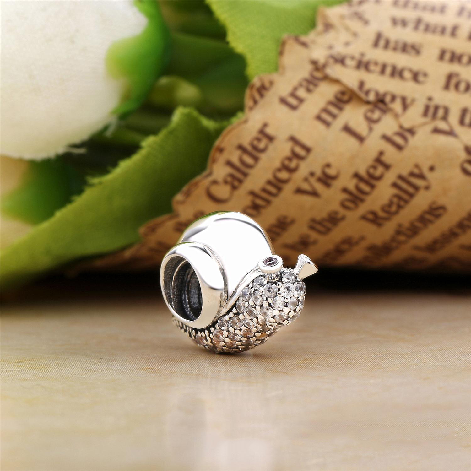 PANDORA Sparkling Snail Bedel 797063CZ