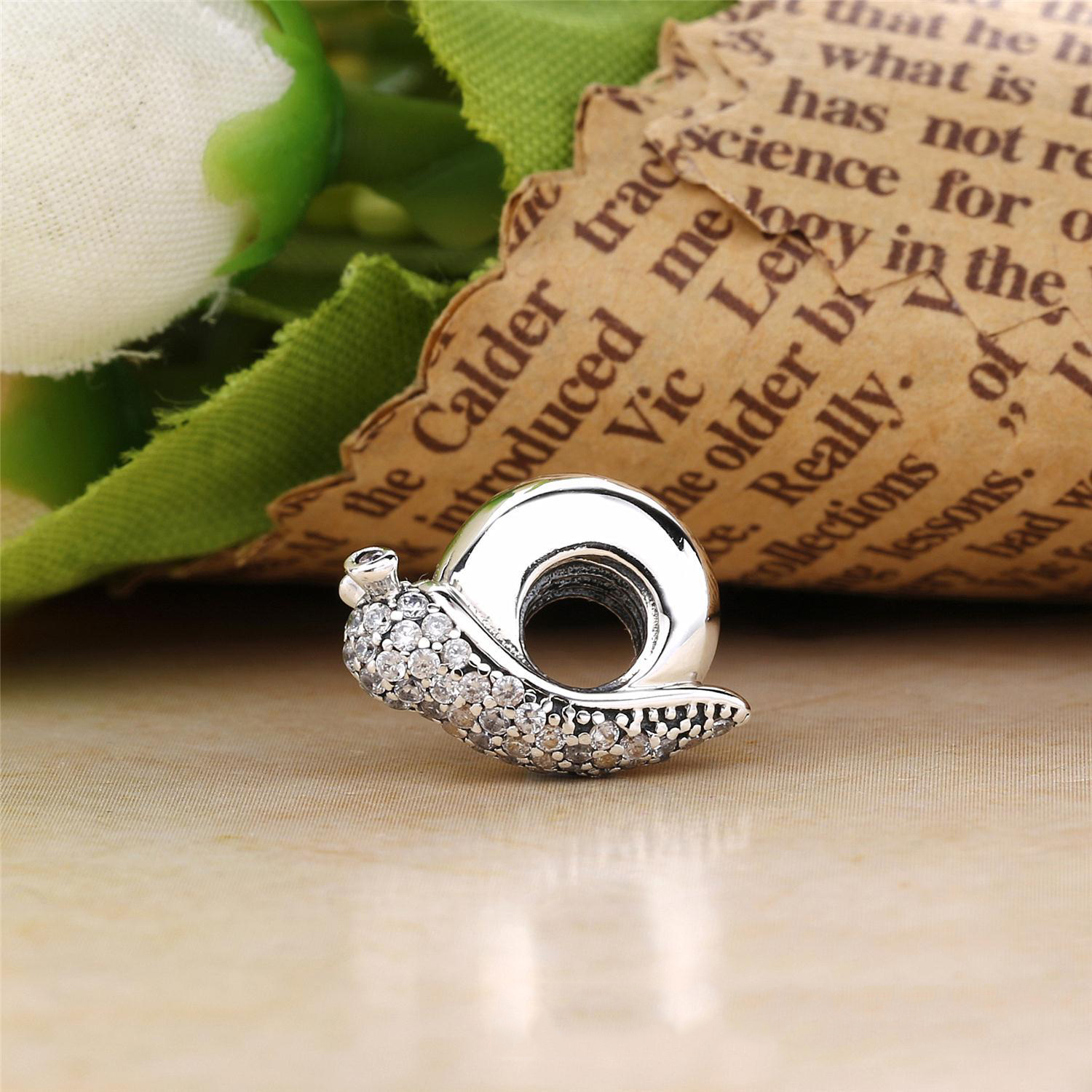 PANDORA Sparkling Snail Bedel 797063CZ