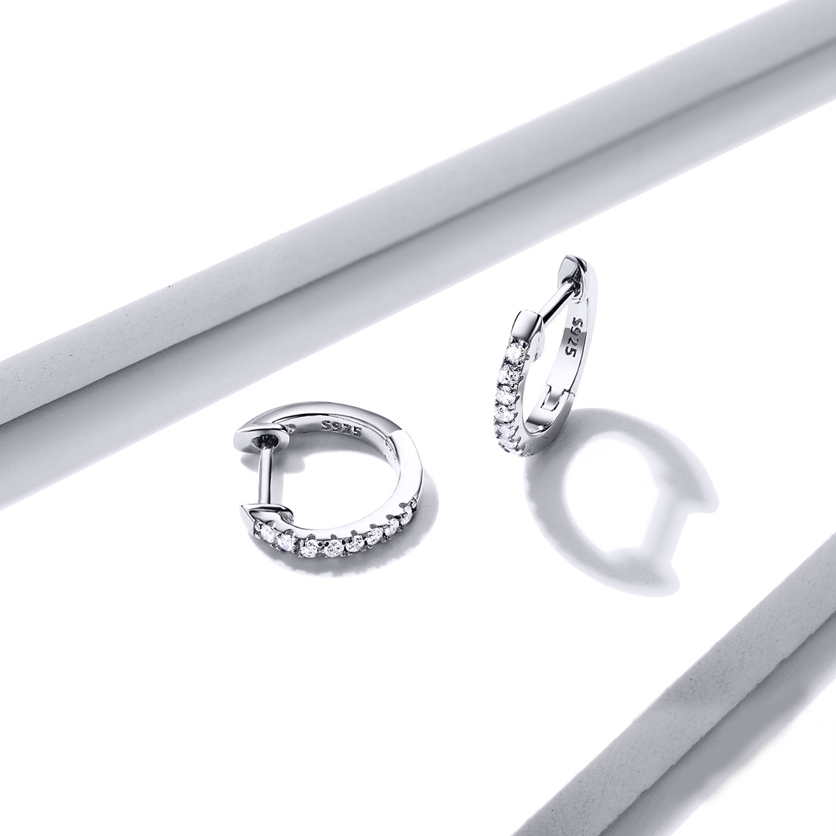 Pandora Style kleine cirkel Oorringen - SCE498-A